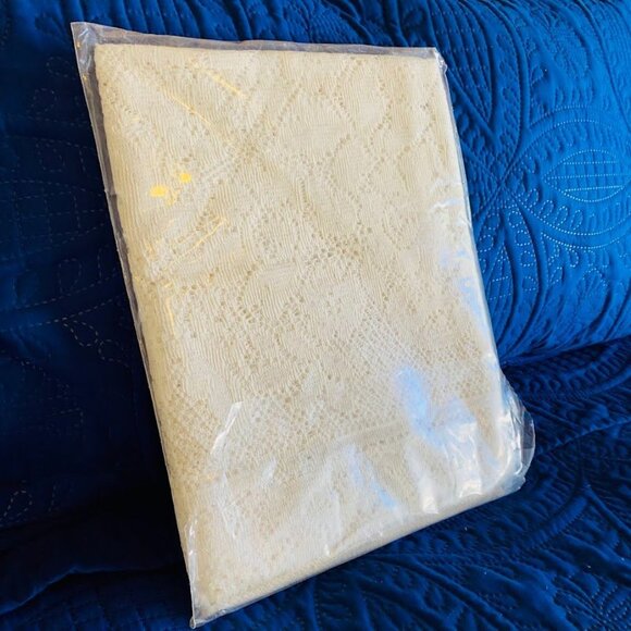 Vintage Quaker Lace Tablecloth Dinner Cloth Pattern 819 Surrey Natural Oblong 52 - Picture 4 of 4